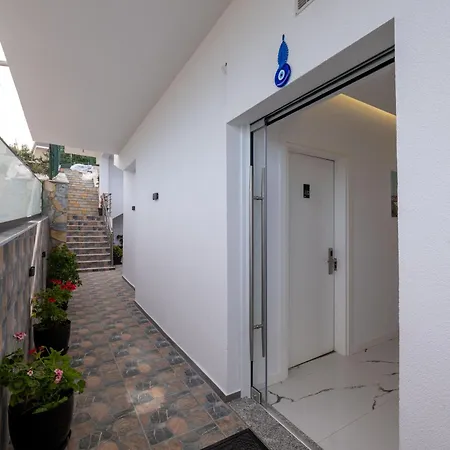 Apartment Flori *