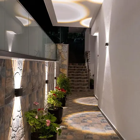 Apartment Flori *