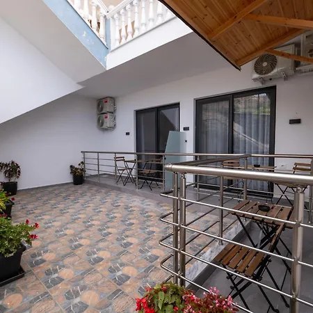Apartment Flori *