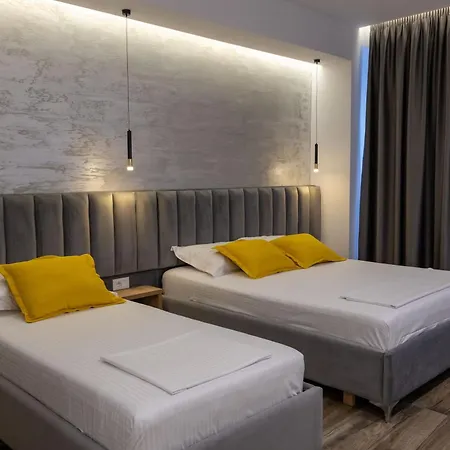 Flori Apartment *