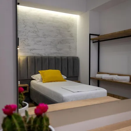 Flori Apartment *