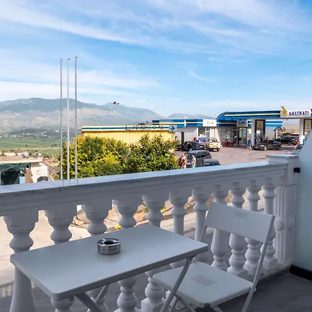 Flori Apartment
