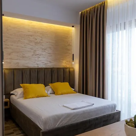 Flori Apartment *