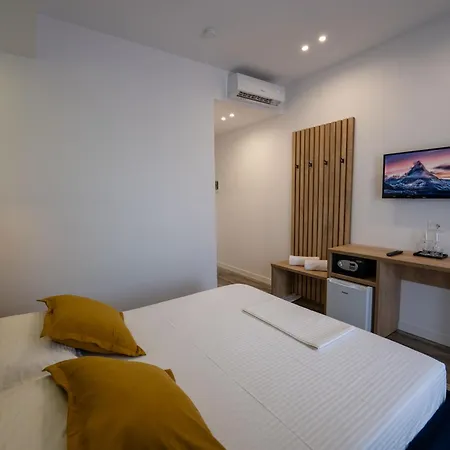 Flori Apartment *